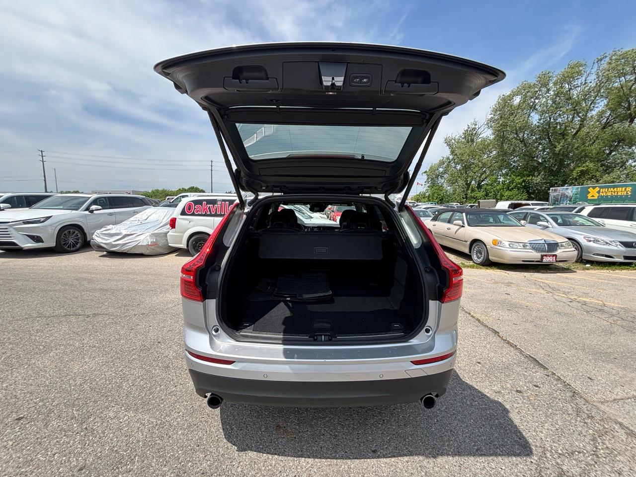 2018 Volvo XC60 T6 AWD Momentum Photo