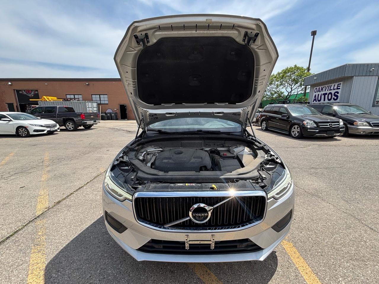 2018 Volvo XC60 T6 AWD Momentum Photo