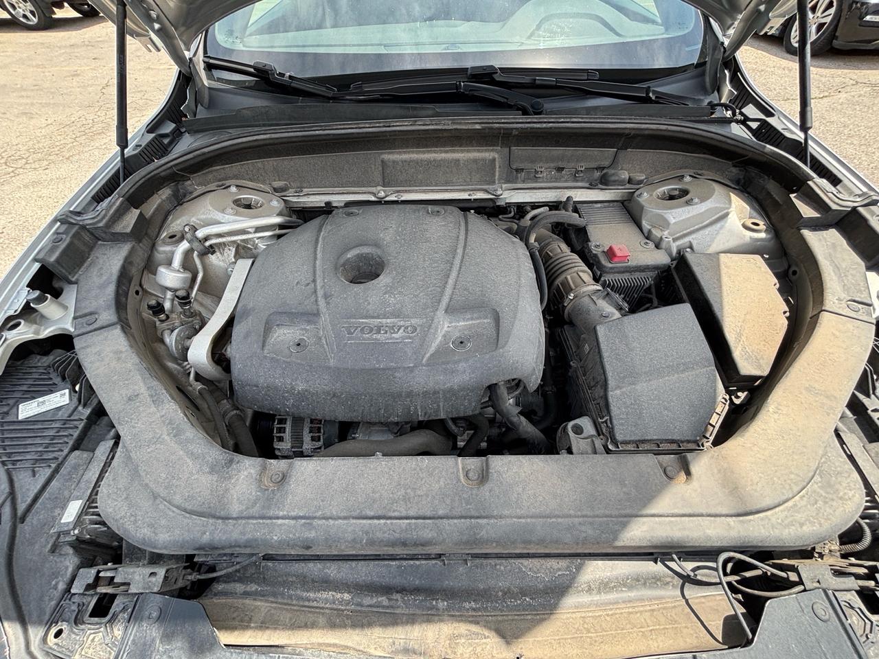 2018 Volvo XC60 T6 AWD Momentum Photo
