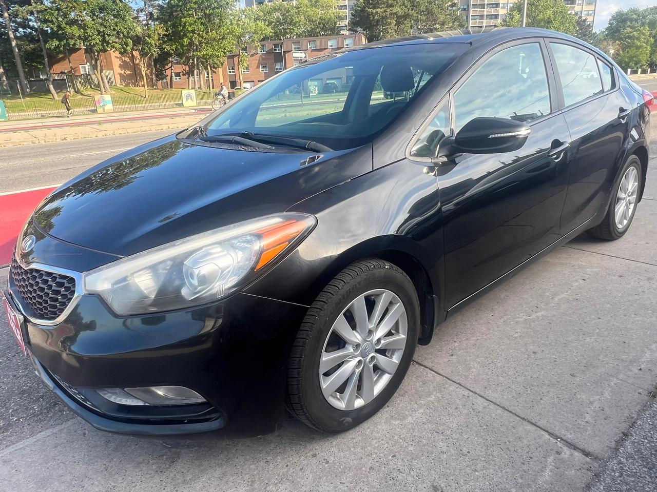 2015 Kia Forte EXTRA CLEAN-BLUETOOTH-HEATED SEATS & MORE! Photo2