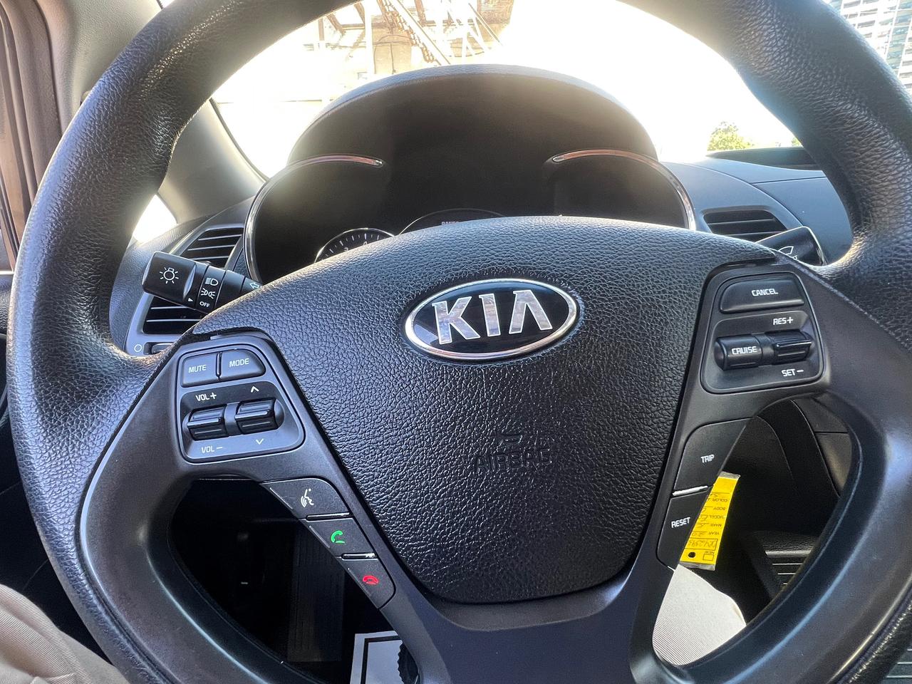 2015 Kia Forte EXTRA CLEAN-BLUETOOTH-HEATED SEATS & MORE! Photo