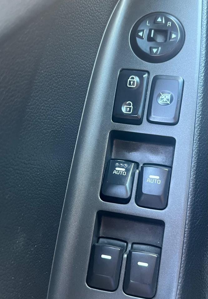 2015 Kia Forte EXTRA CLEAN-BLUETOOTH-HEATED SEATS & MORE! Photo