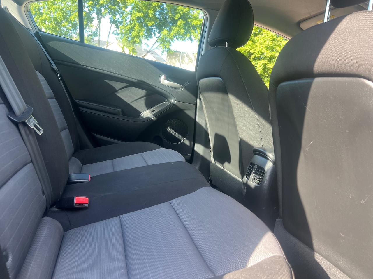 2015 Kia Forte EXTRA CLEAN-BLUETOOTH-HEATED SEATS & MORE! Photo