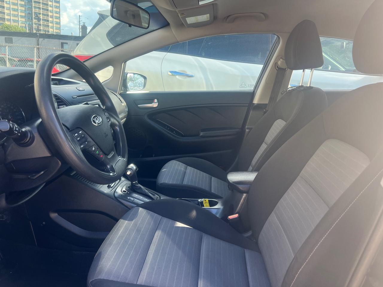 2015 Kia Forte EXTRA CLEAN-BLUETOOTH-HEATED SEATS & MORE! Photo