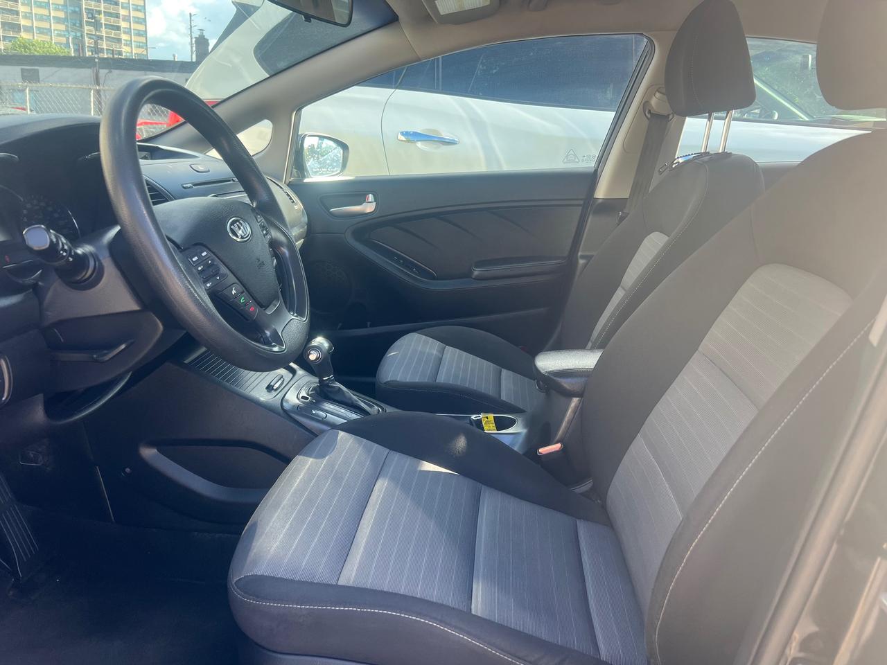 2015 Kia Forte EXTRA CLEAN-BLUETOOTH-HEATED SEATS & MORE! Photo