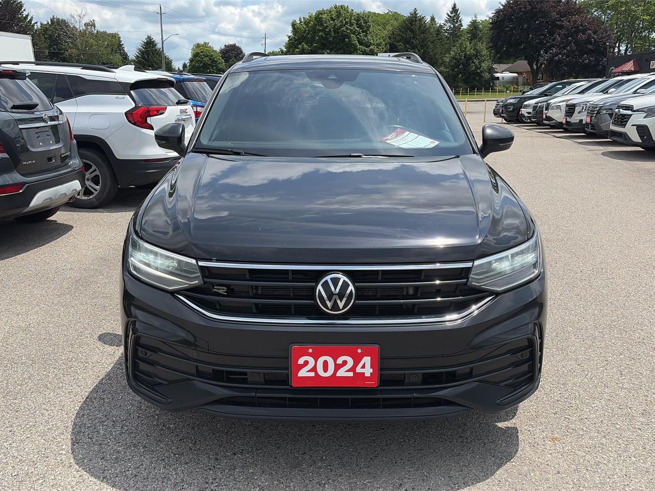 2024 Volkswagen Tiguan R-LINE, CLEAN CARFAX, HEATED LEATHER, 4X4! - Photo #3