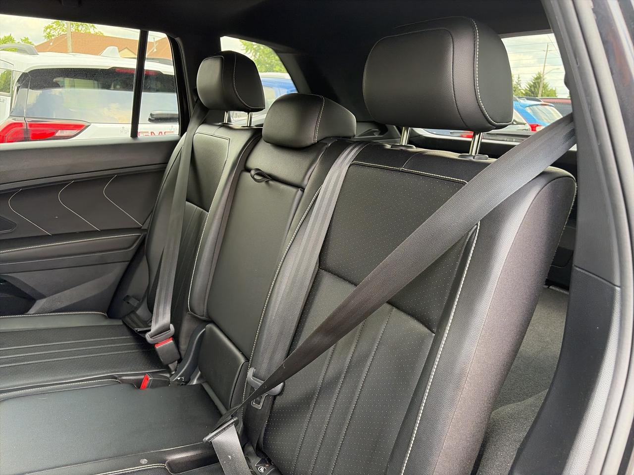 2024 Volkswagen Tiguan R-LINE, CLEAN CARFAX, HEATED LEATHER, 4X4! Photo
