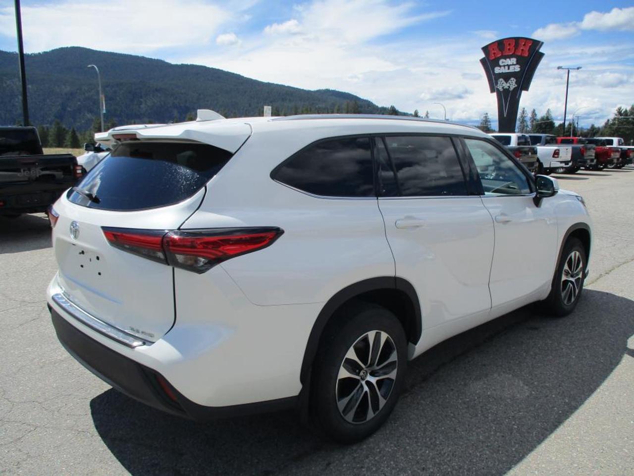 2021 Toyota Highlander XLE AWD Photo