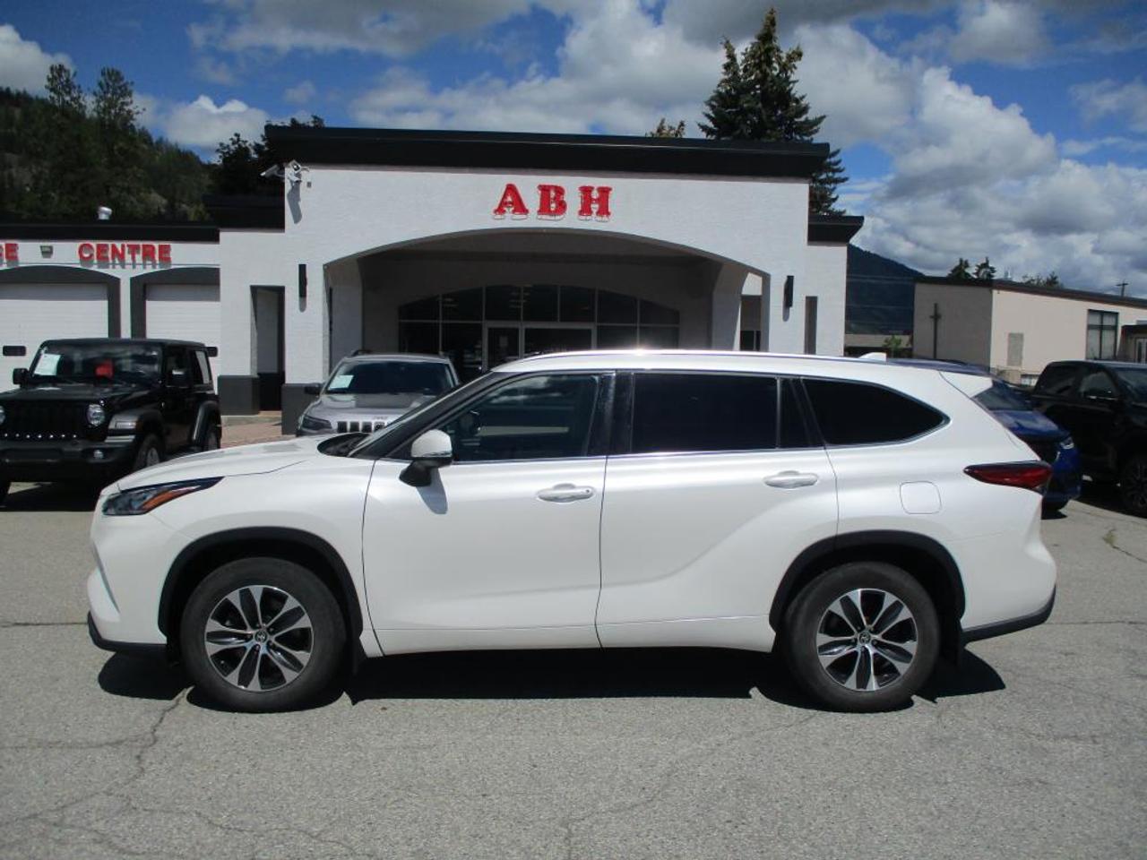 2021 Toyota Highlander XLE AWD Photo