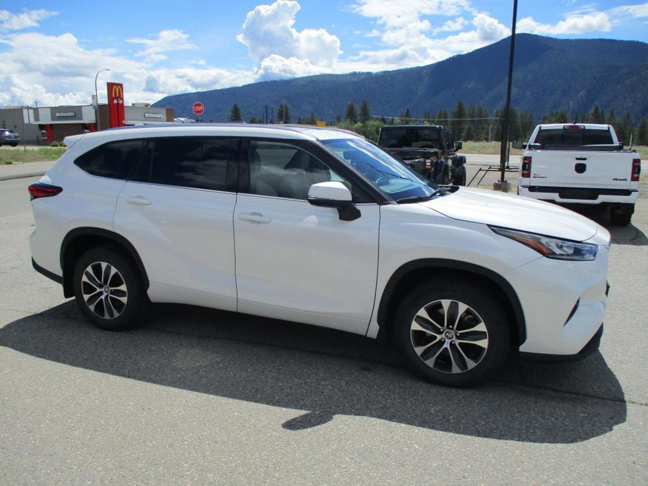 2021 Toyota Highlander XLE AWD Photo