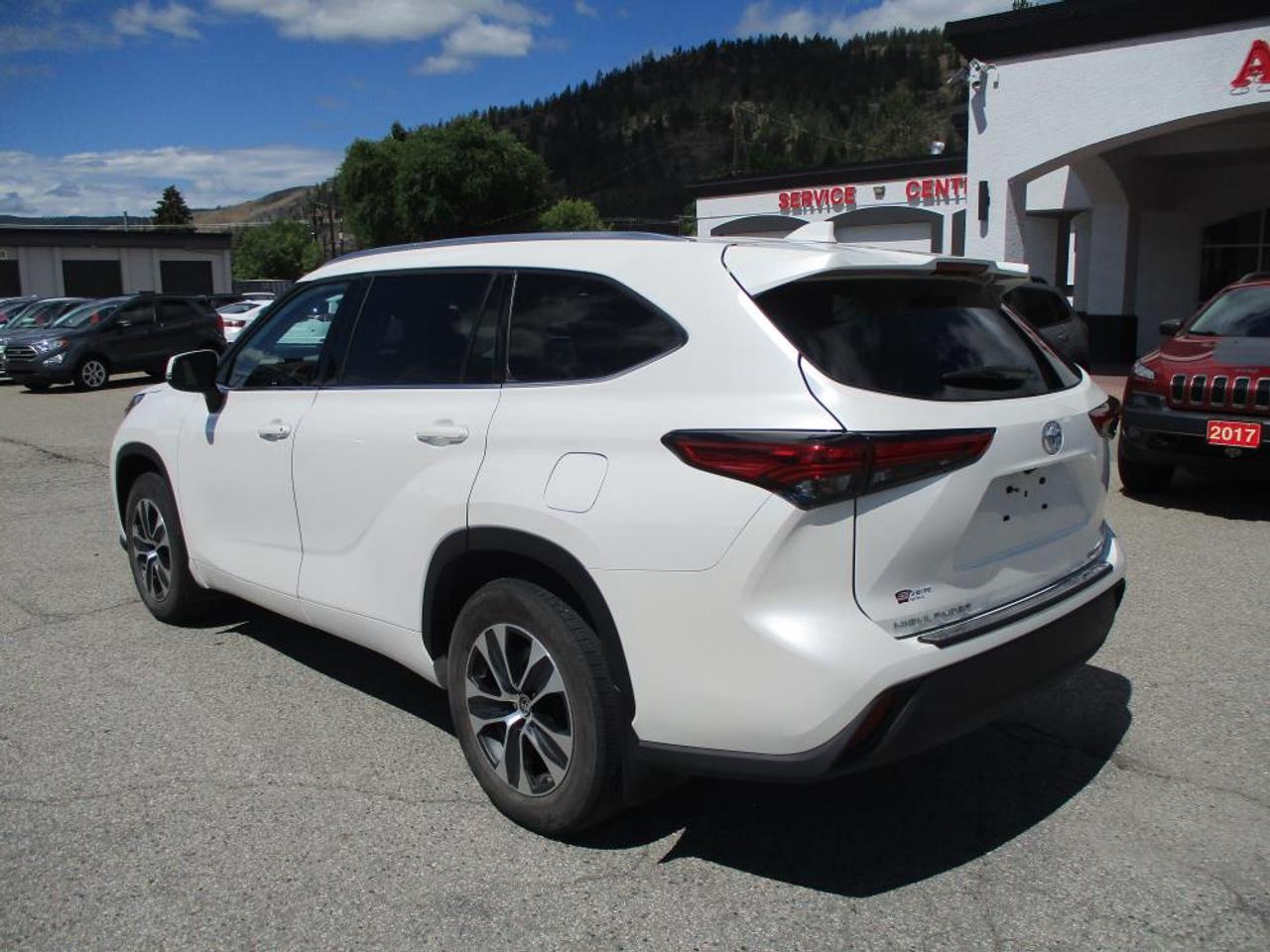 2021 Toyota Highlander XLE AWD Photo