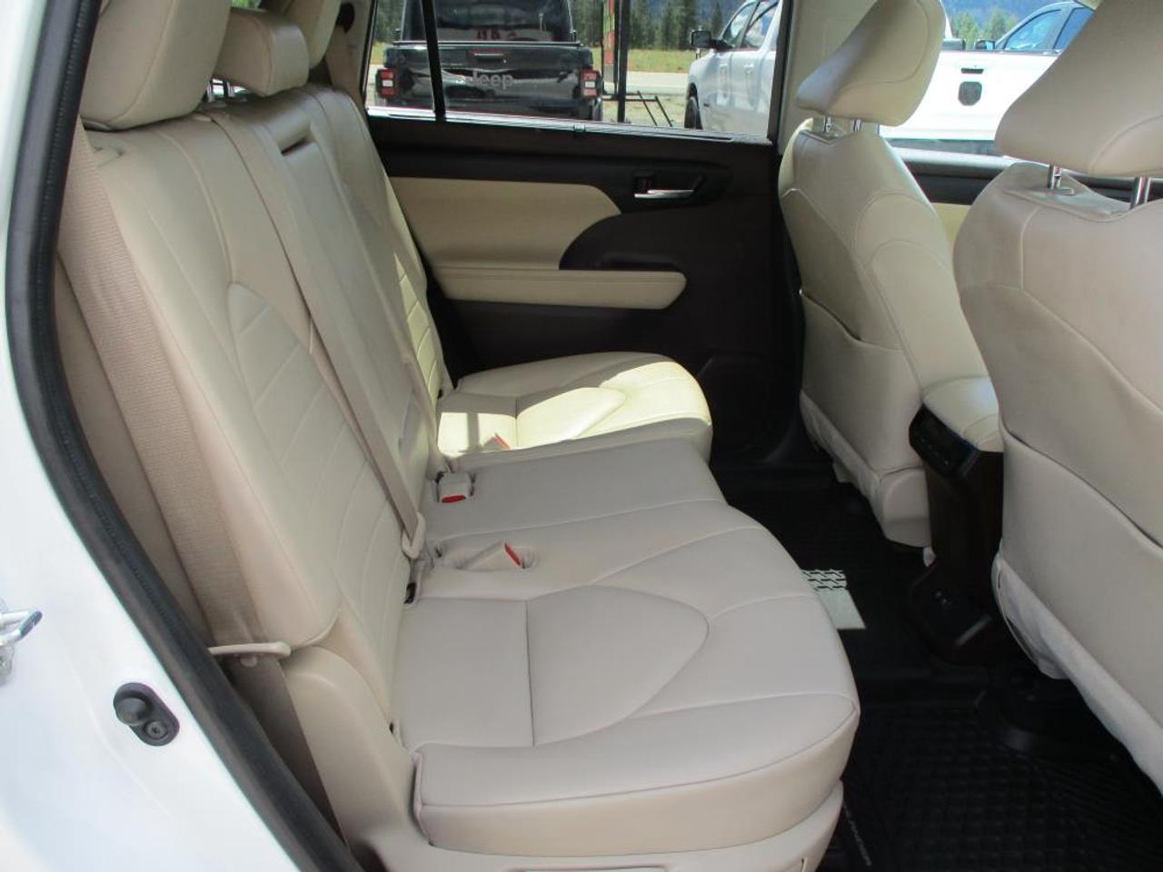 2021 Toyota Highlander XLE AWD - Photo #14