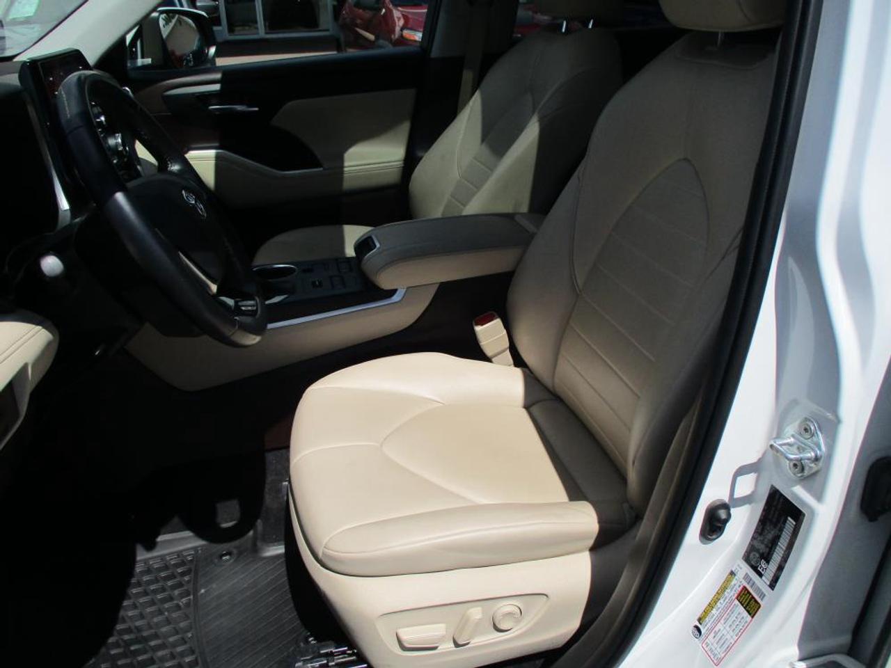2021 Toyota Highlander XLE AWD Photo
