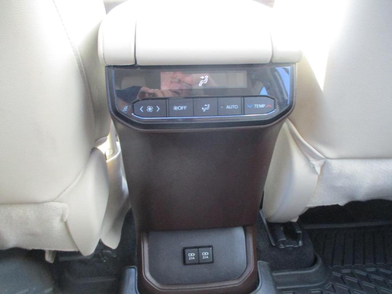 2021 Toyota Highlander XLE AWD - Photo #21