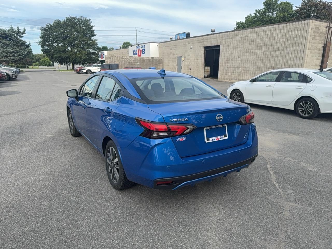 2024 Nissan Versa SV Photo2
