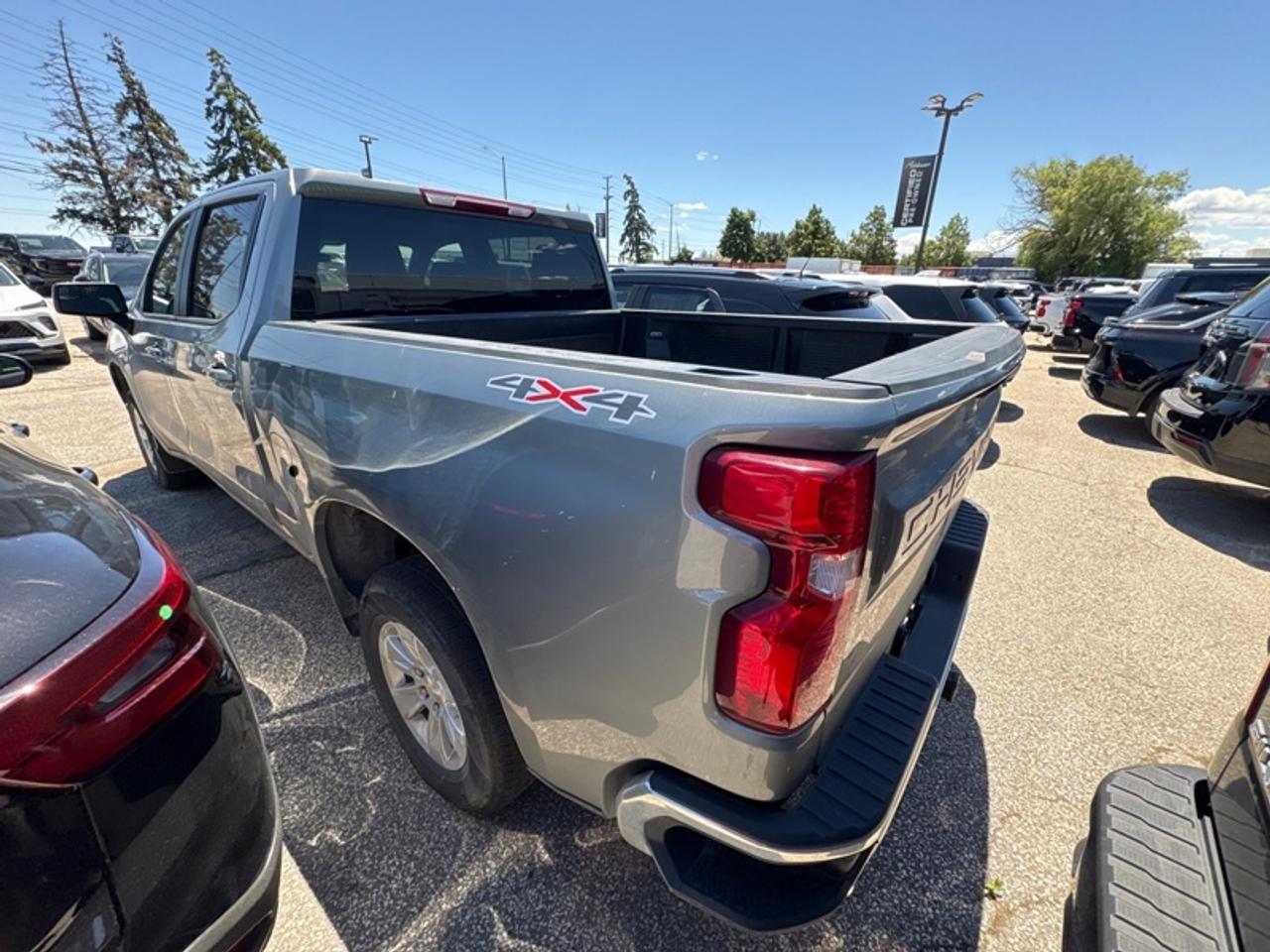 2025 Chevrolet Silverado 1500 LT  5.3L V8| amazing value! Photo