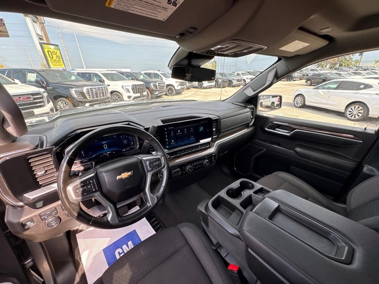 2025 Chevrolet Silverado 1500 LT  5.3L V8| amazing value! Photo