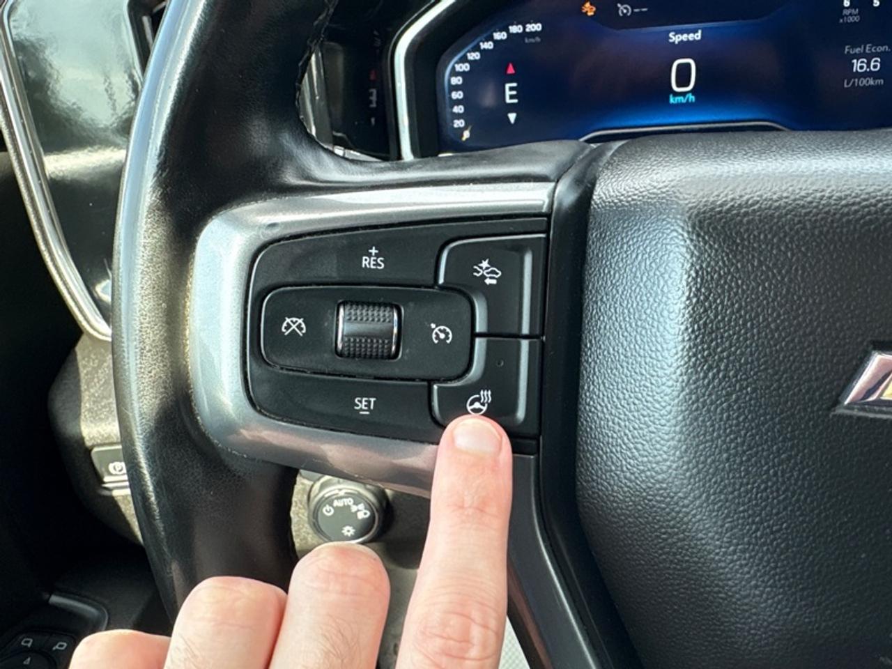 2025 Chevrolet Silverado 1500 LT  5.3L V8| amazing value! Photo