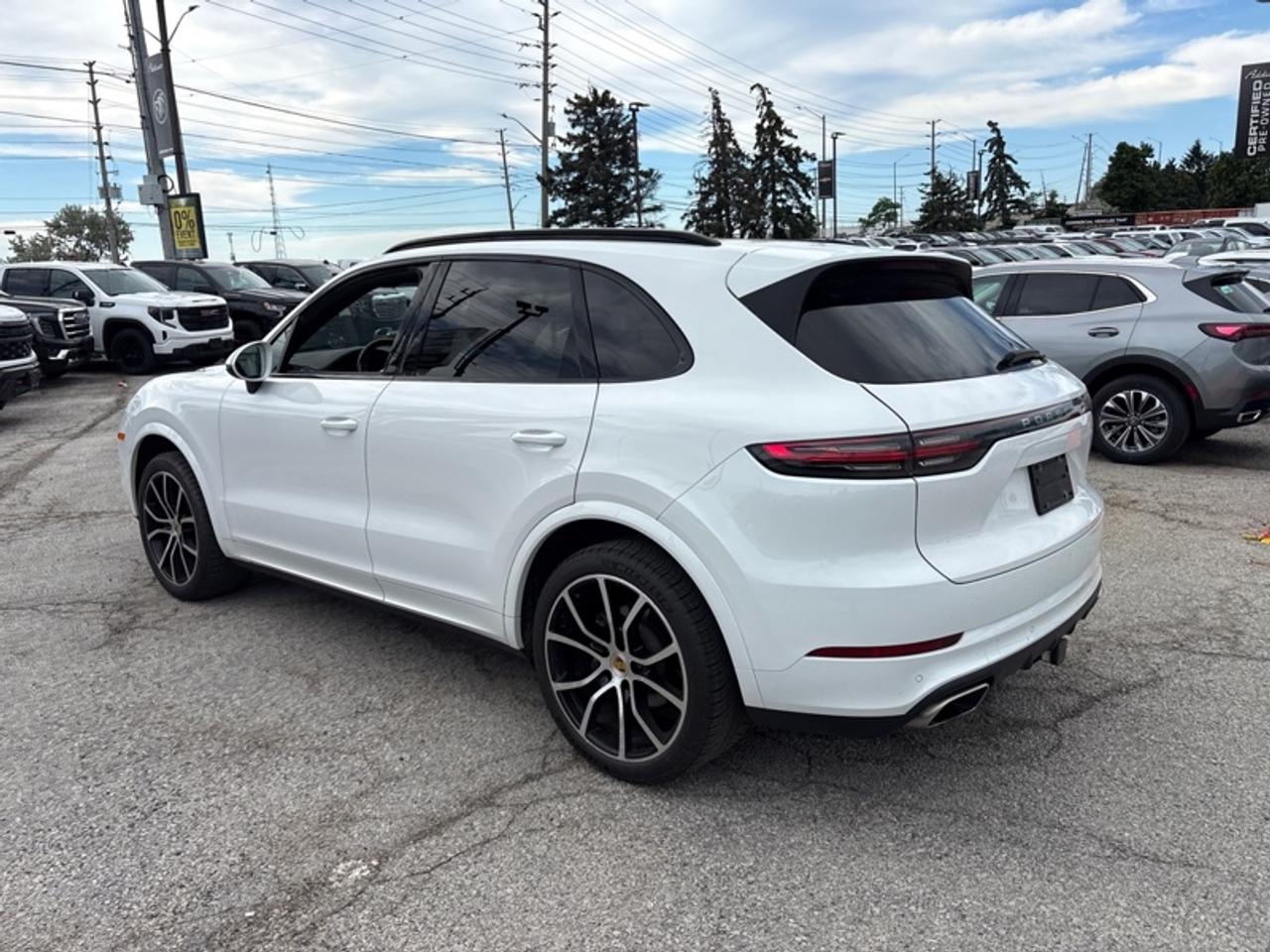 2021 Porsche Cayenne 2 SETS OF TIRES Photo4
