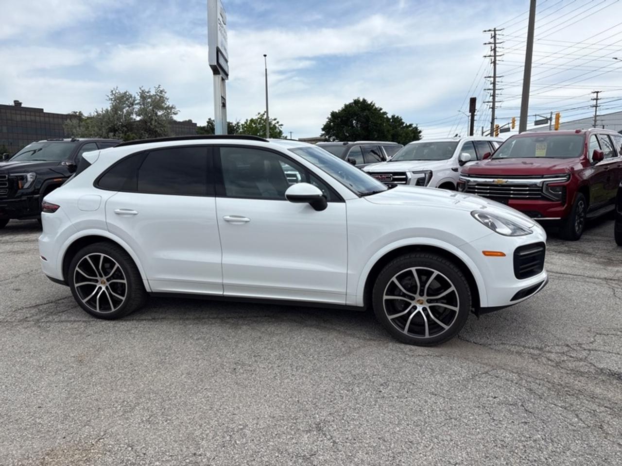 2021 Porsche Cayenne 2 SETS OF TIRES Photo