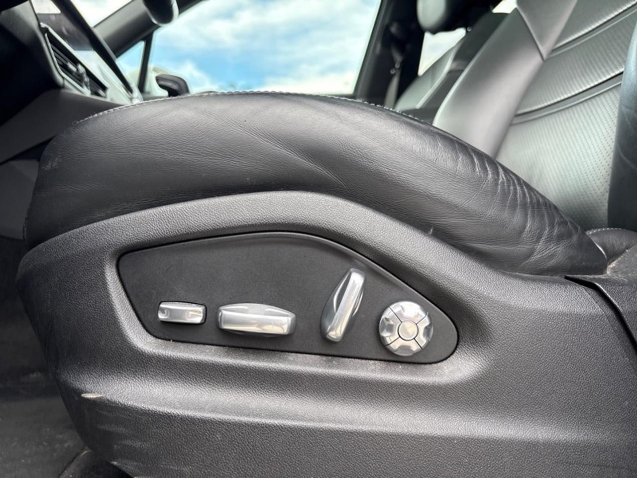 2021 Porsche Cayenne 2 SETS OF TIRES Photo