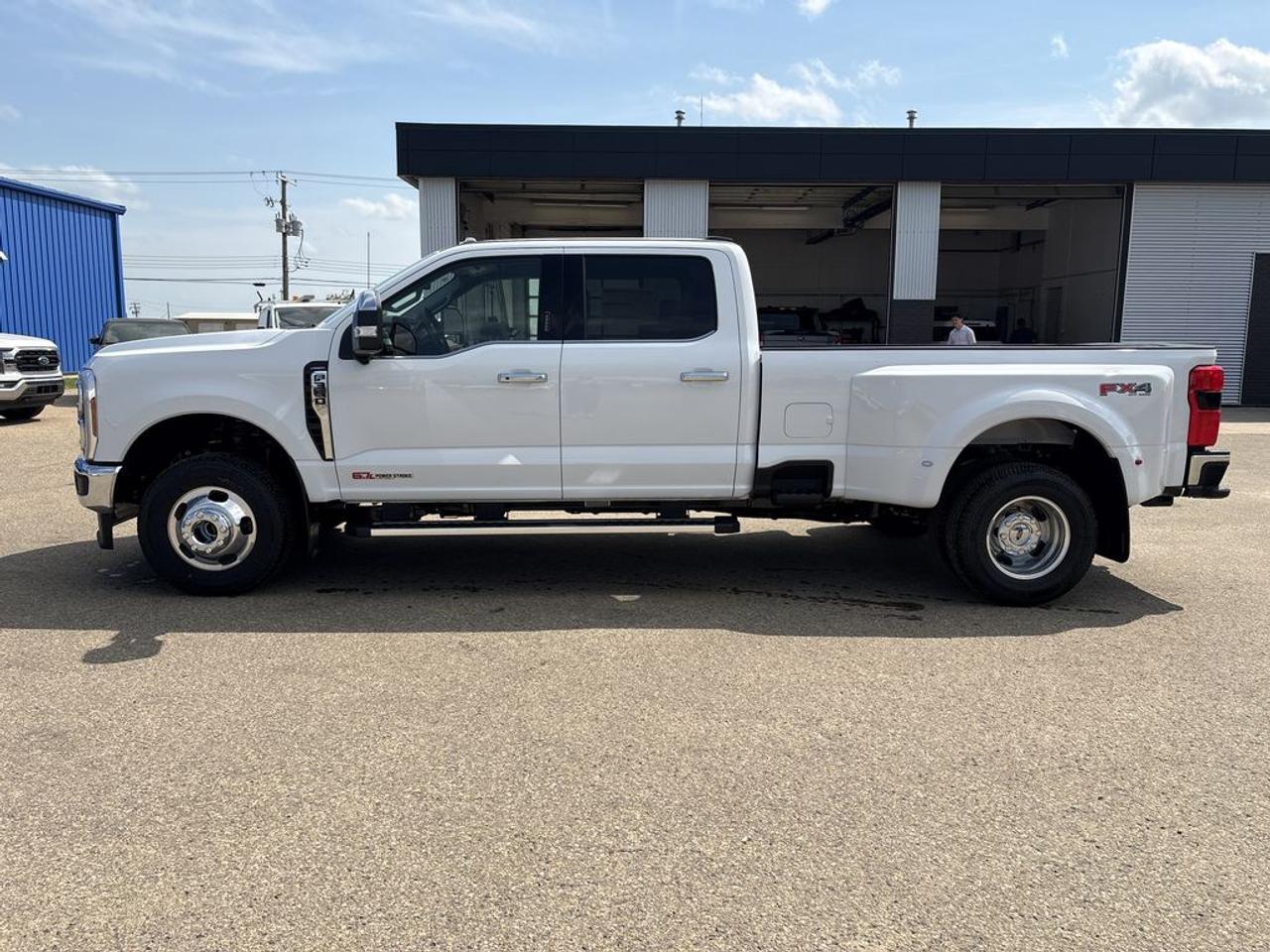 2026 Ford F-350 Super Duty DRW LARIAT 8' Box 628A Photo3