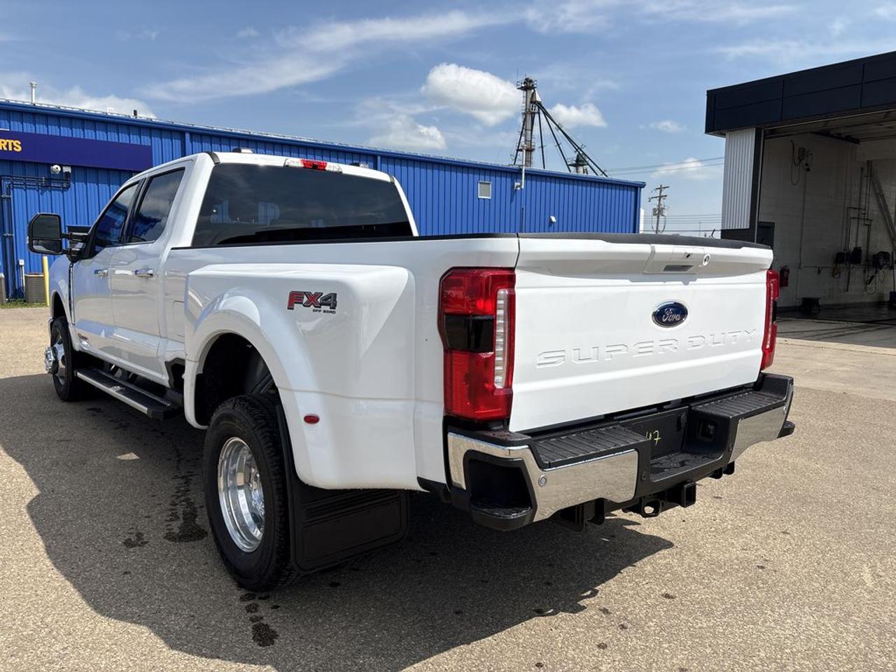 2026 Ford F-350 Super Duty DRW LARIAT 8' Box 628A Photo4