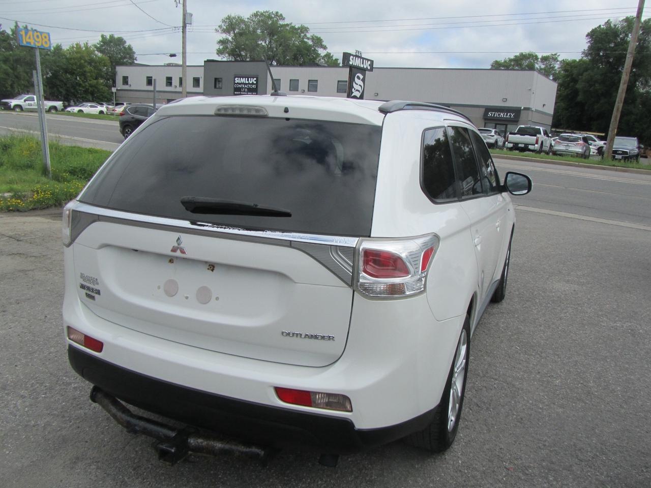 2014 Mitsubishi Outlander 4WD 4dr SE Photo4