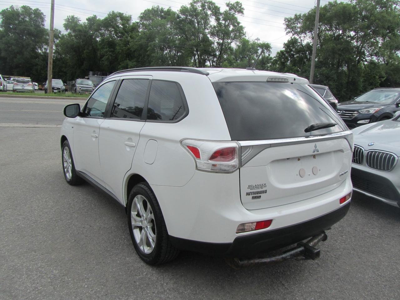 2014 Mitsubishi Outlander 4WD 4dr SE Photo