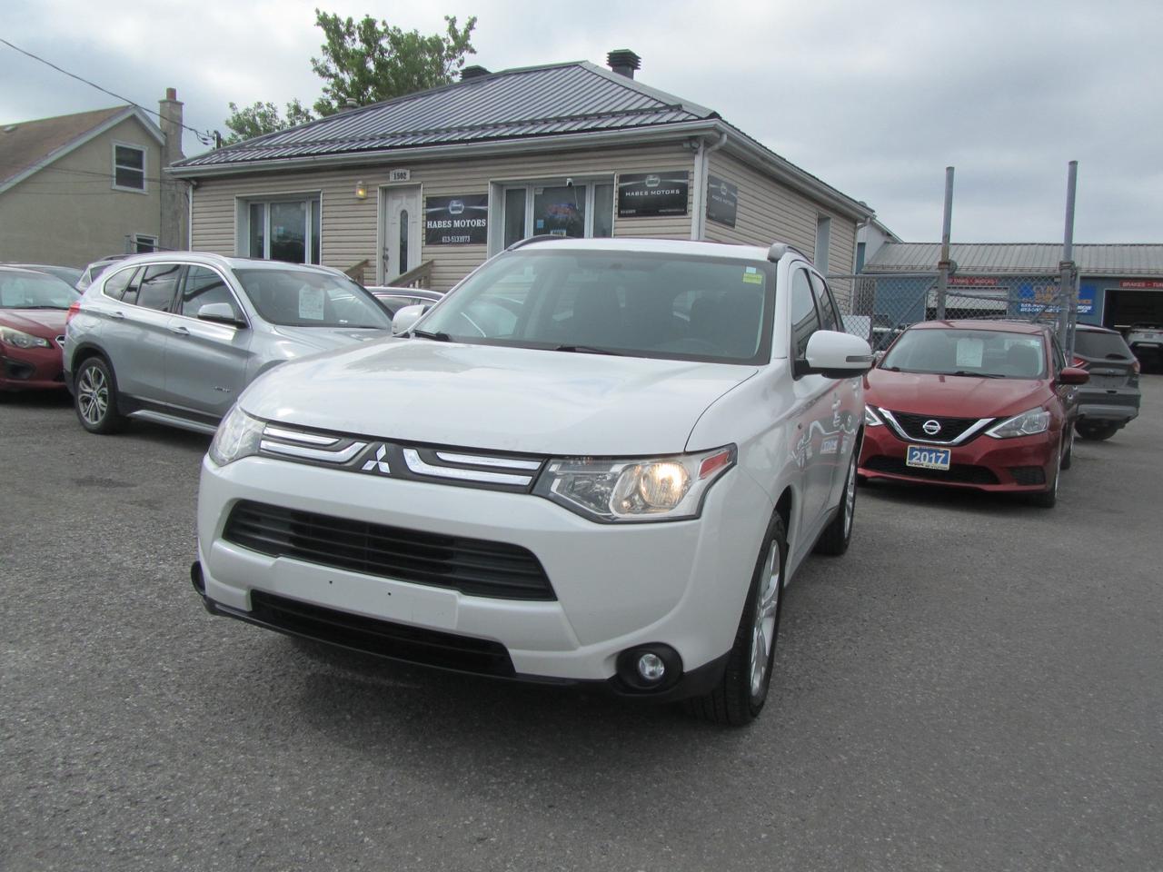 2014 Mitsubishi Outlander 4WD 4dr SE Photo0