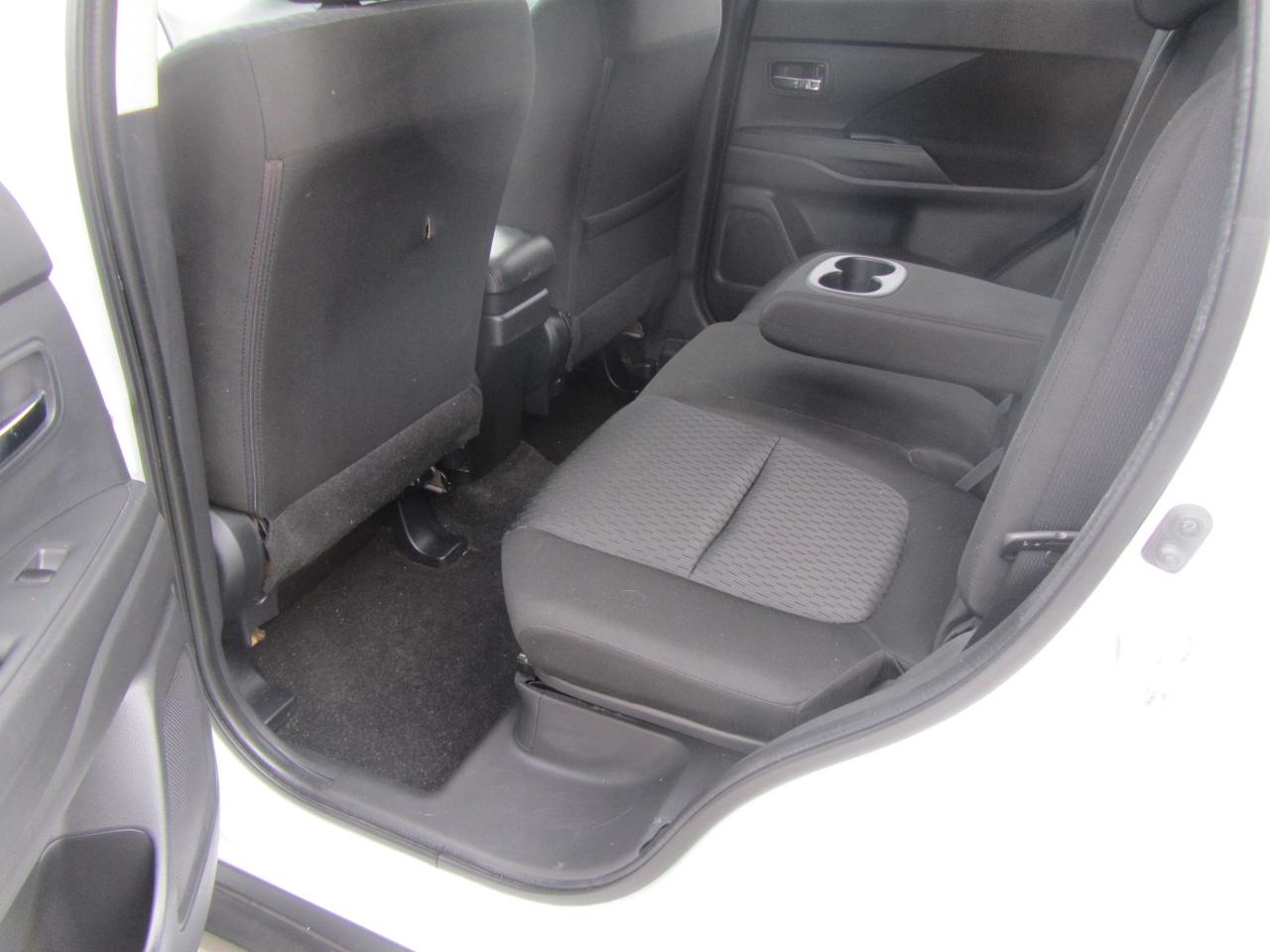 2014 Mitsubishi Outlander 4WD 4dr SE Photo