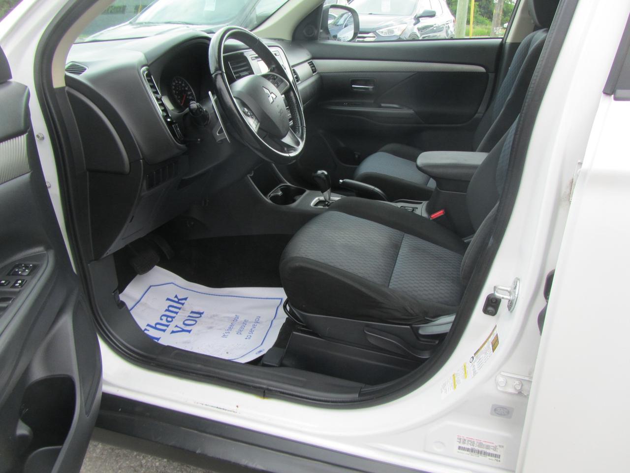 2014 Mitsubishi Outlander 4WD 4dr SE Photo