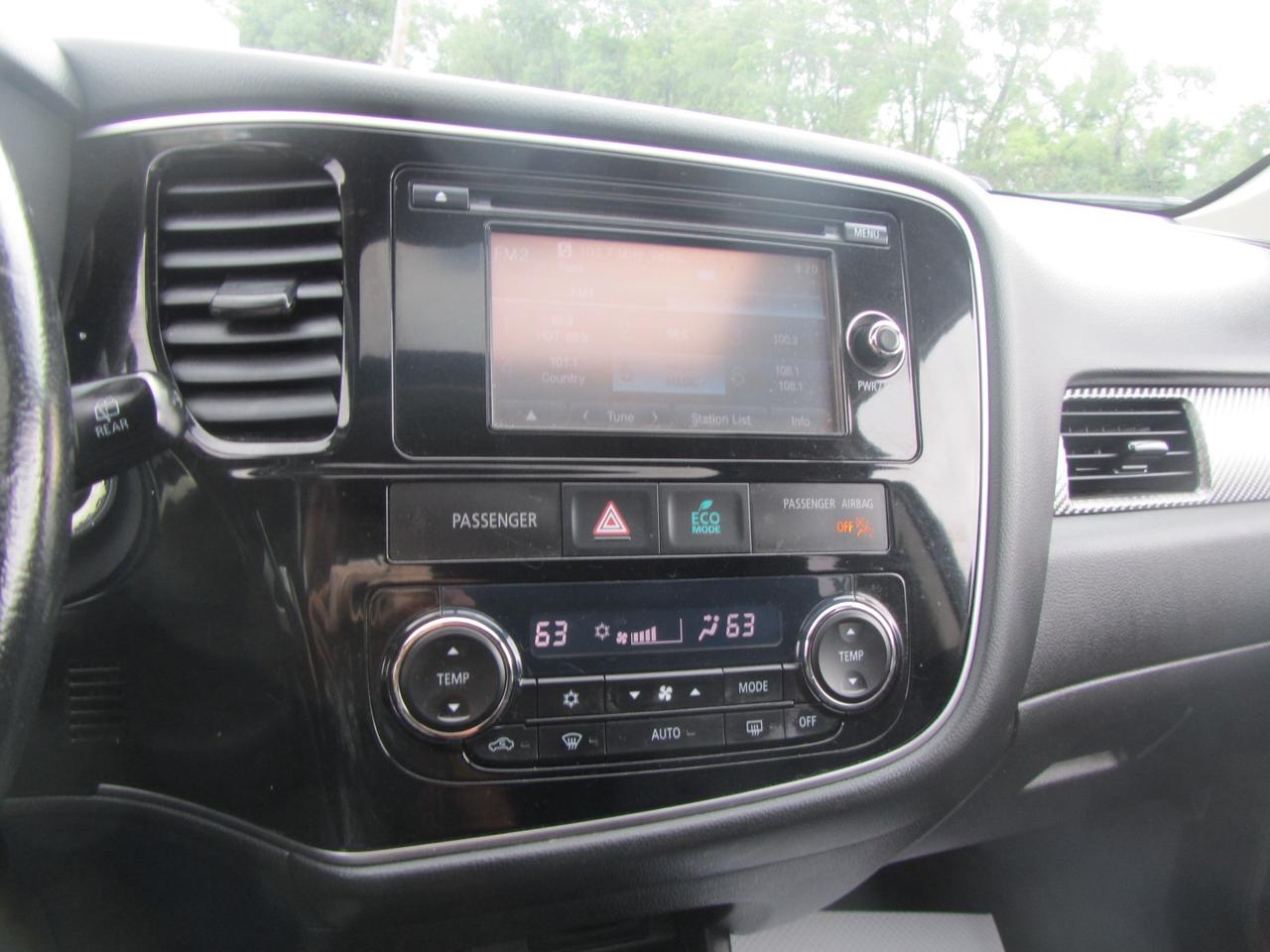 2014 Mitsubishi Outlander 4WD 4dr SE Photo