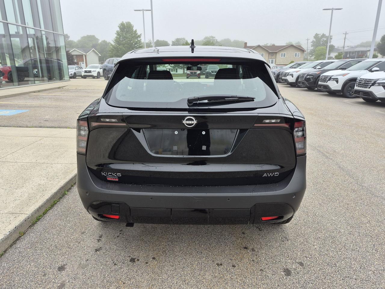 2026 Nissan Kicks S Photo4