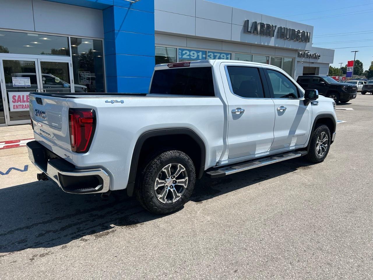 2026 GMC Sierra 1500 Crew Cab Short Box 4-Wheel Drive SLT Photo2