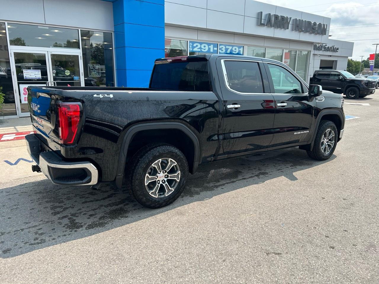 2026 GMC Sierra 1500 Crew Cab Short Box 4-Wheel Drive SLT Photo