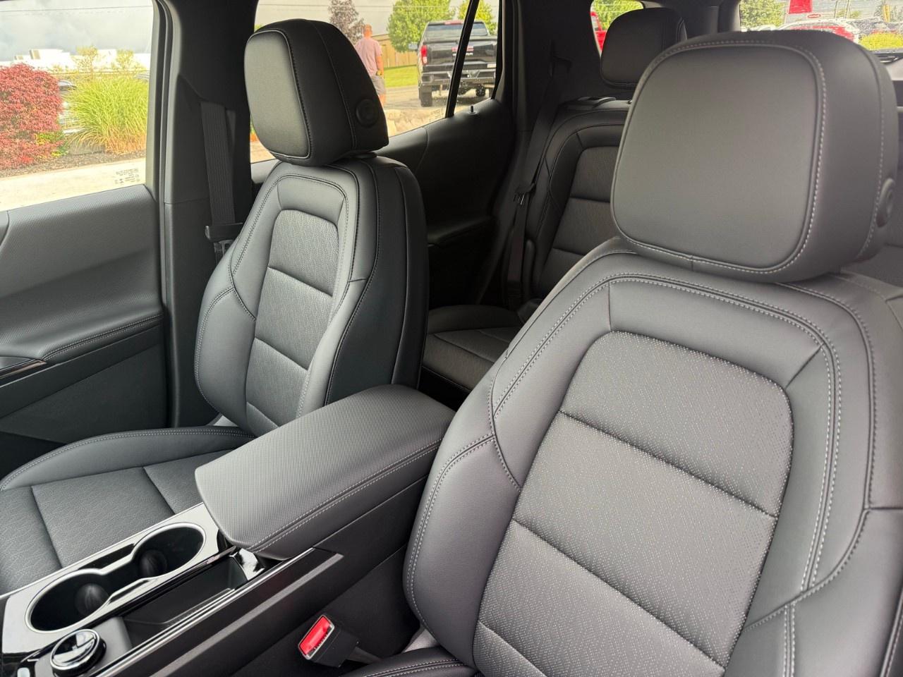 2027 Chevrolet Equinox AWD LT Photo4