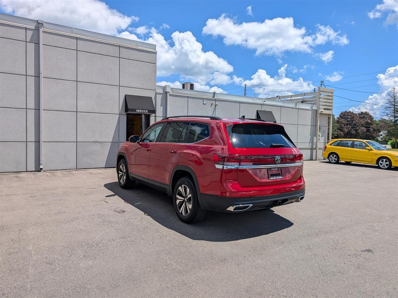2024 Volkswagen Atlas AWD - LEATHER - REV CAM - TECH FEATS Photo2