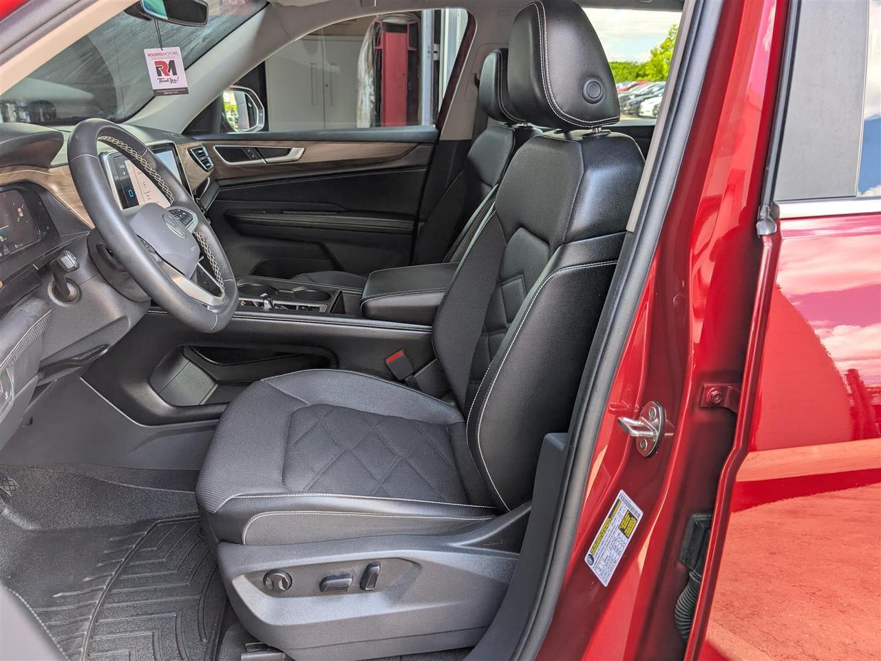 2024 Volkswagen Atlas AWD - LEATHER - REV CAM - TECH FEATS Photo