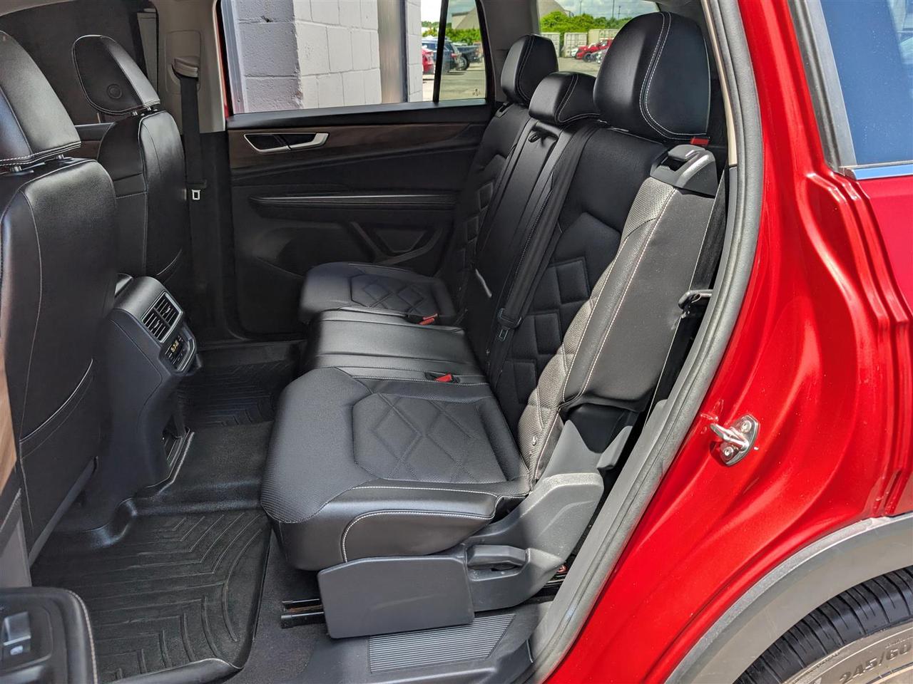 2024 Volkswagen Atlas AWD - LEATHER - REV CAM - TECH FEATS Photo
