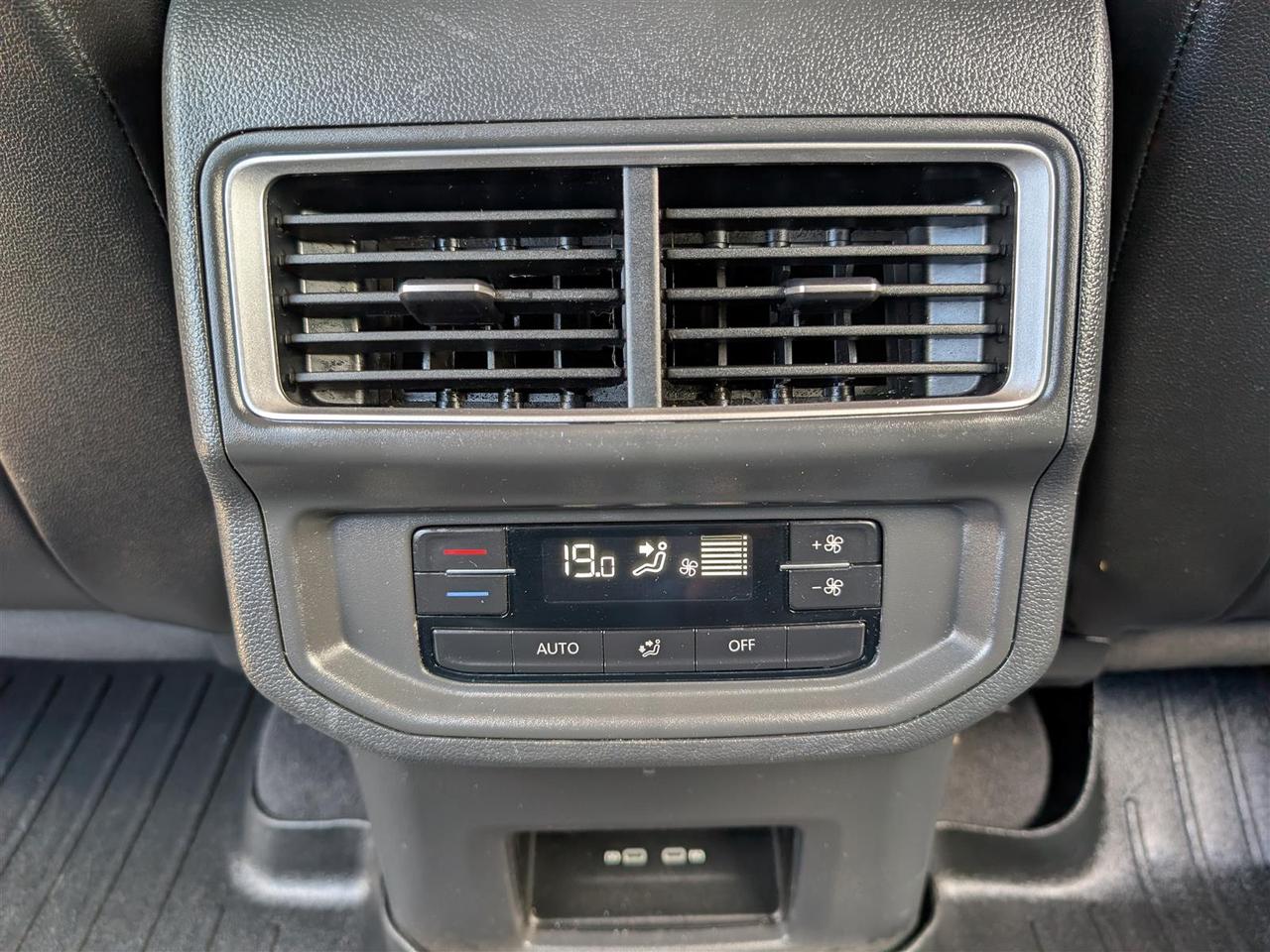 2024 Volkswagen Atlas AWD - LEATHER - REV CAM - TECH FEATS Photo
