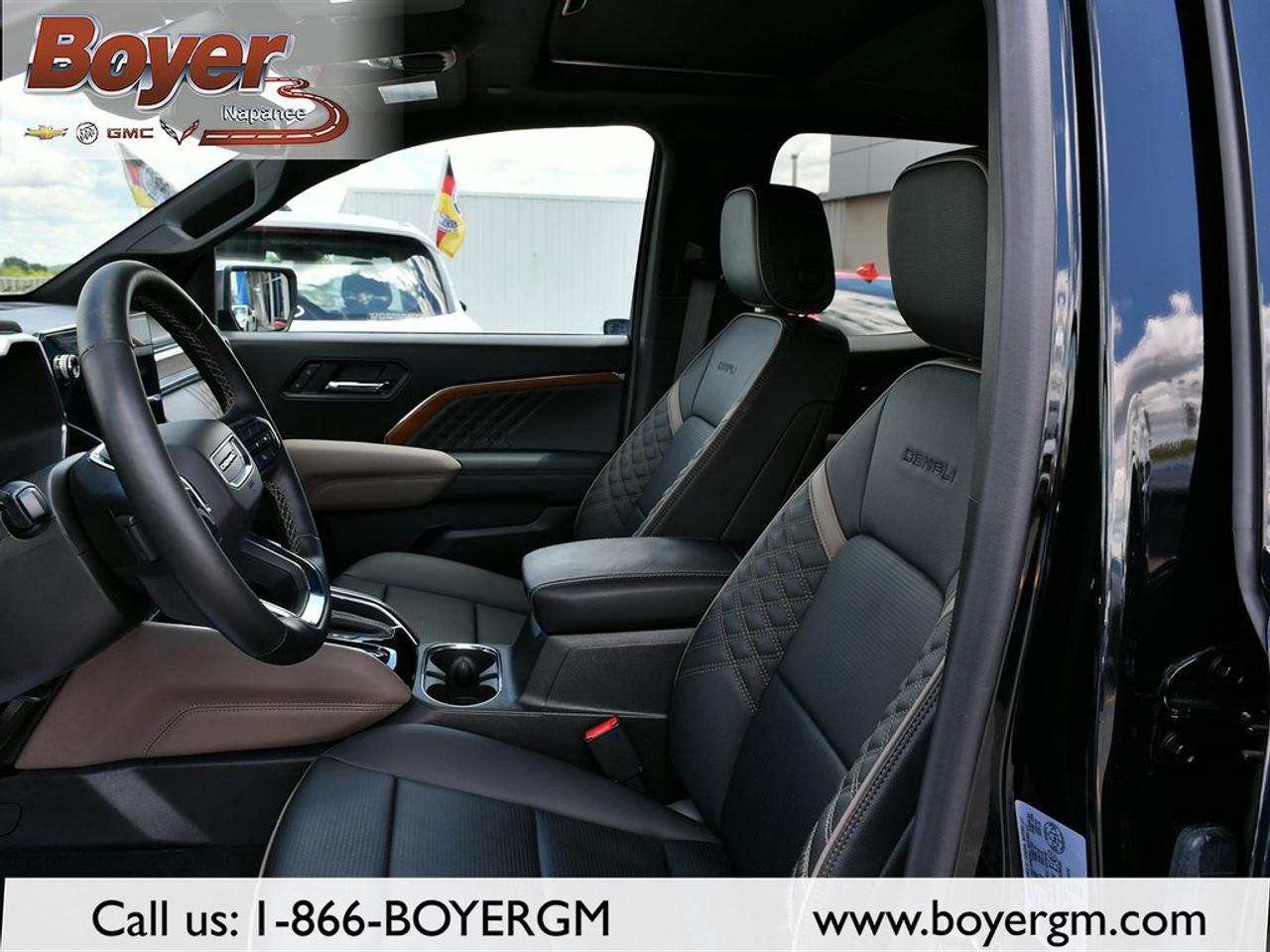 2025 GMC Canyon Crew Cab Short Box 4-Wheel Drive Denali Photo