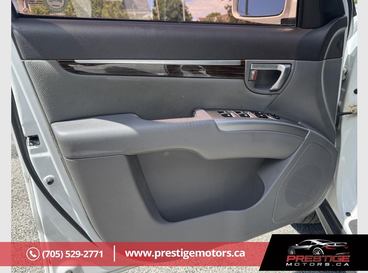 2011 Hyundai Santa Fe GLS Photo