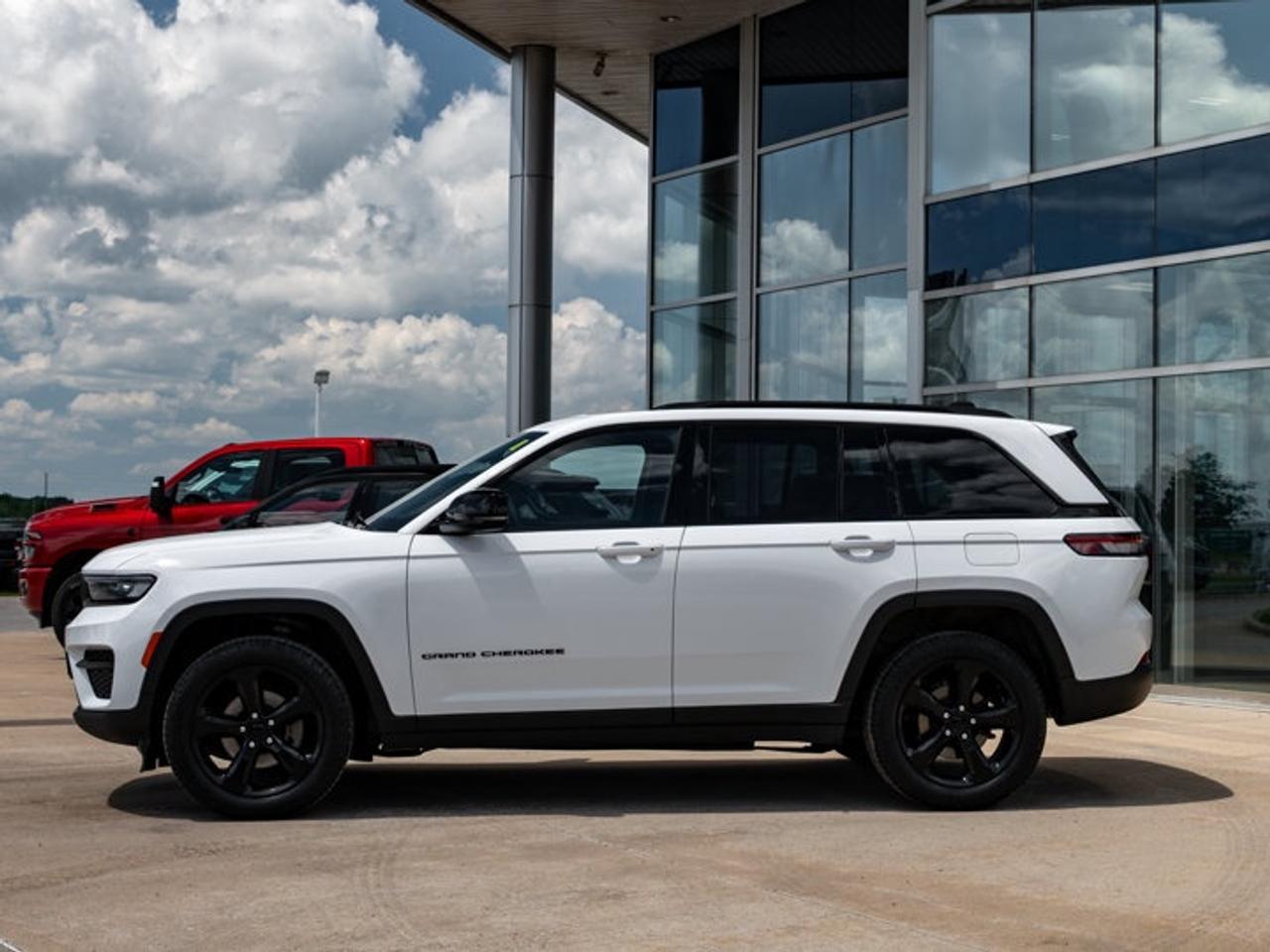 2023 Jeep Grand Cherokee Altitude Photo