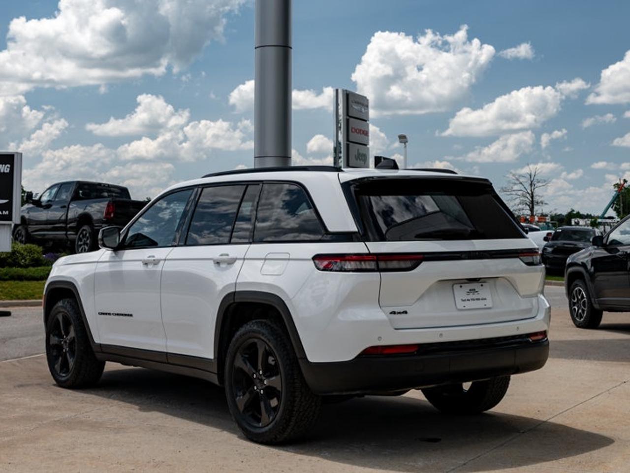 2023 Jeep Grand Cherokee Altitude Photo