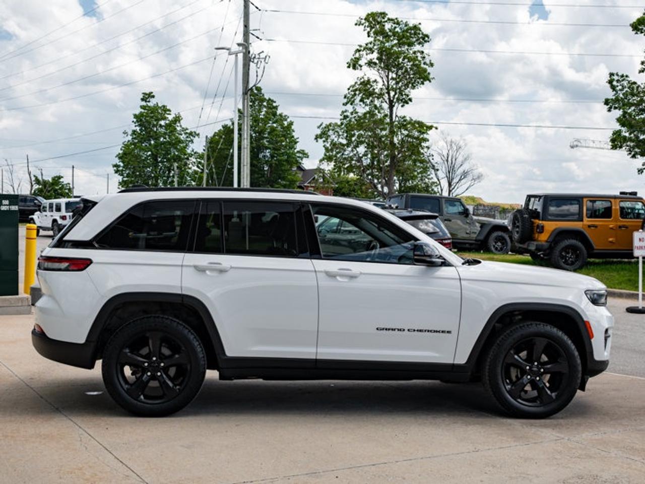 2023 Jeep Grand Cherokee Altitude Photo