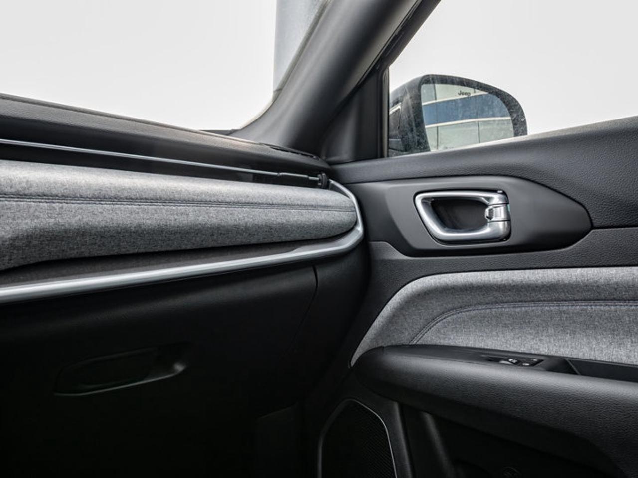 2025 Jeep Compass Sport Photo