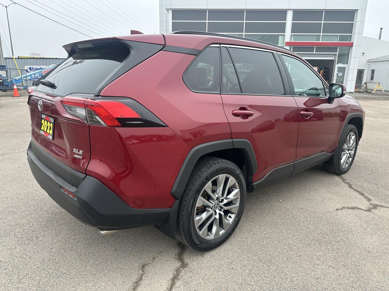 2023 Toyota RAV4 XLE AWD Premium Photo4
