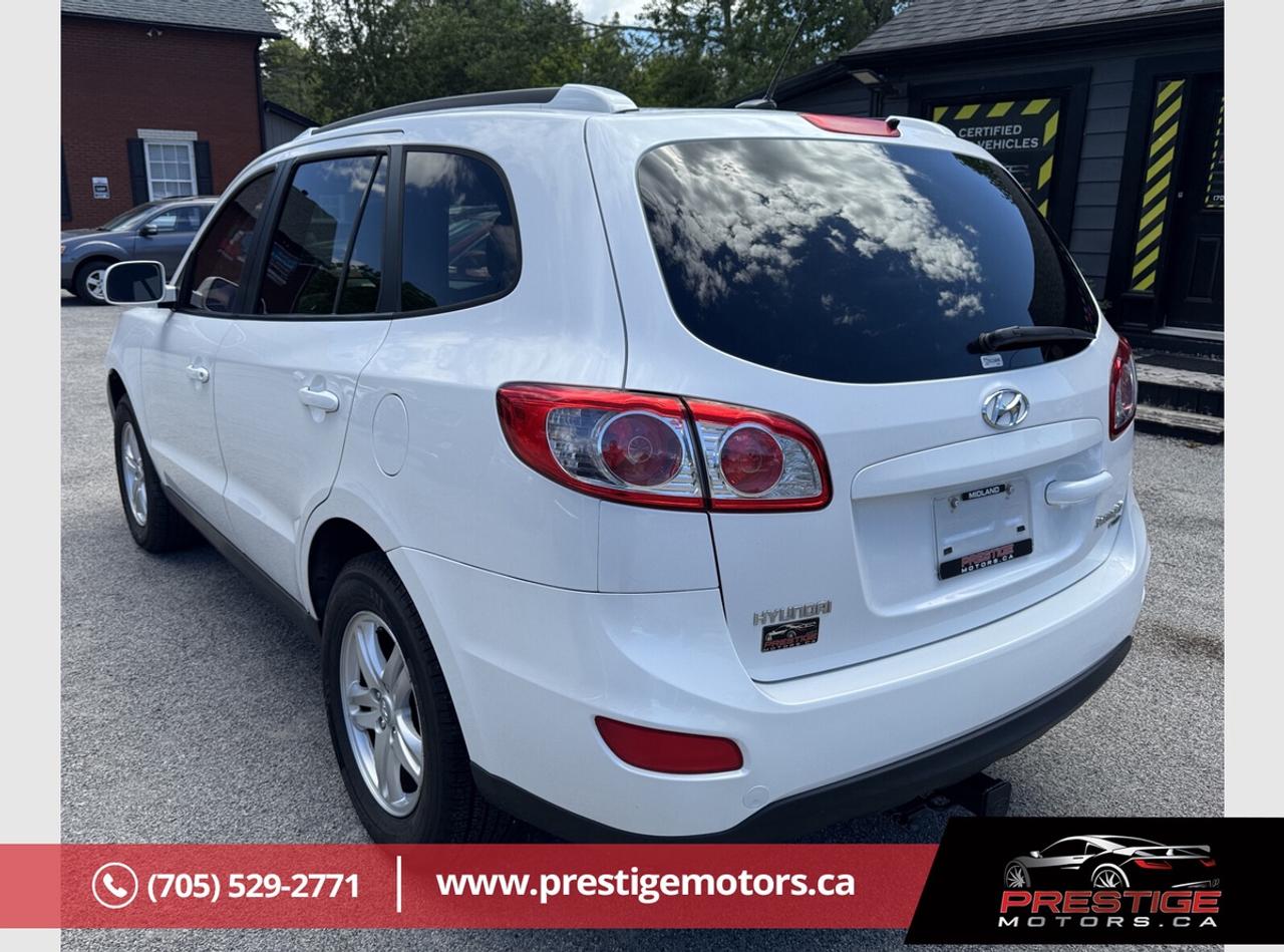 2011 Hyundai Santa Fe GLS Photo