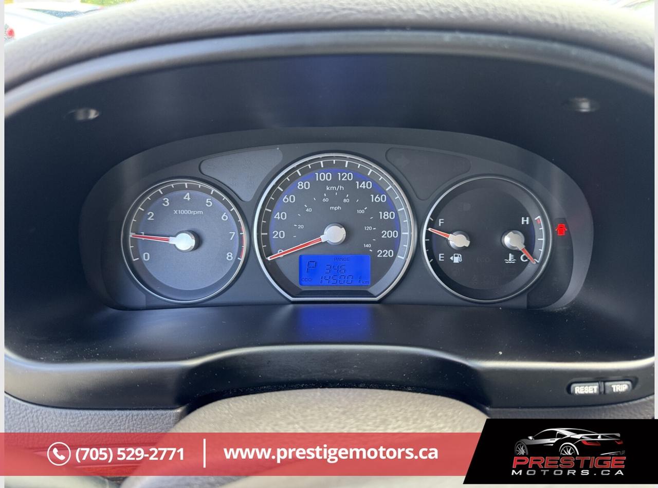 2011 Hyundai Santa Fe GLS Photo